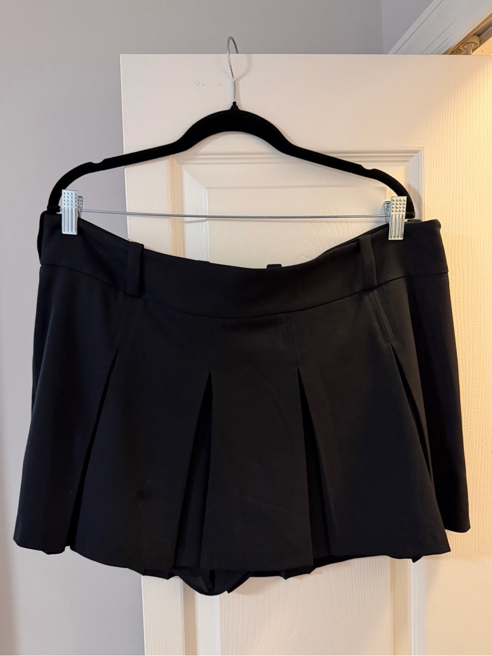 Abercrombie Black Pleated Women’s Skort